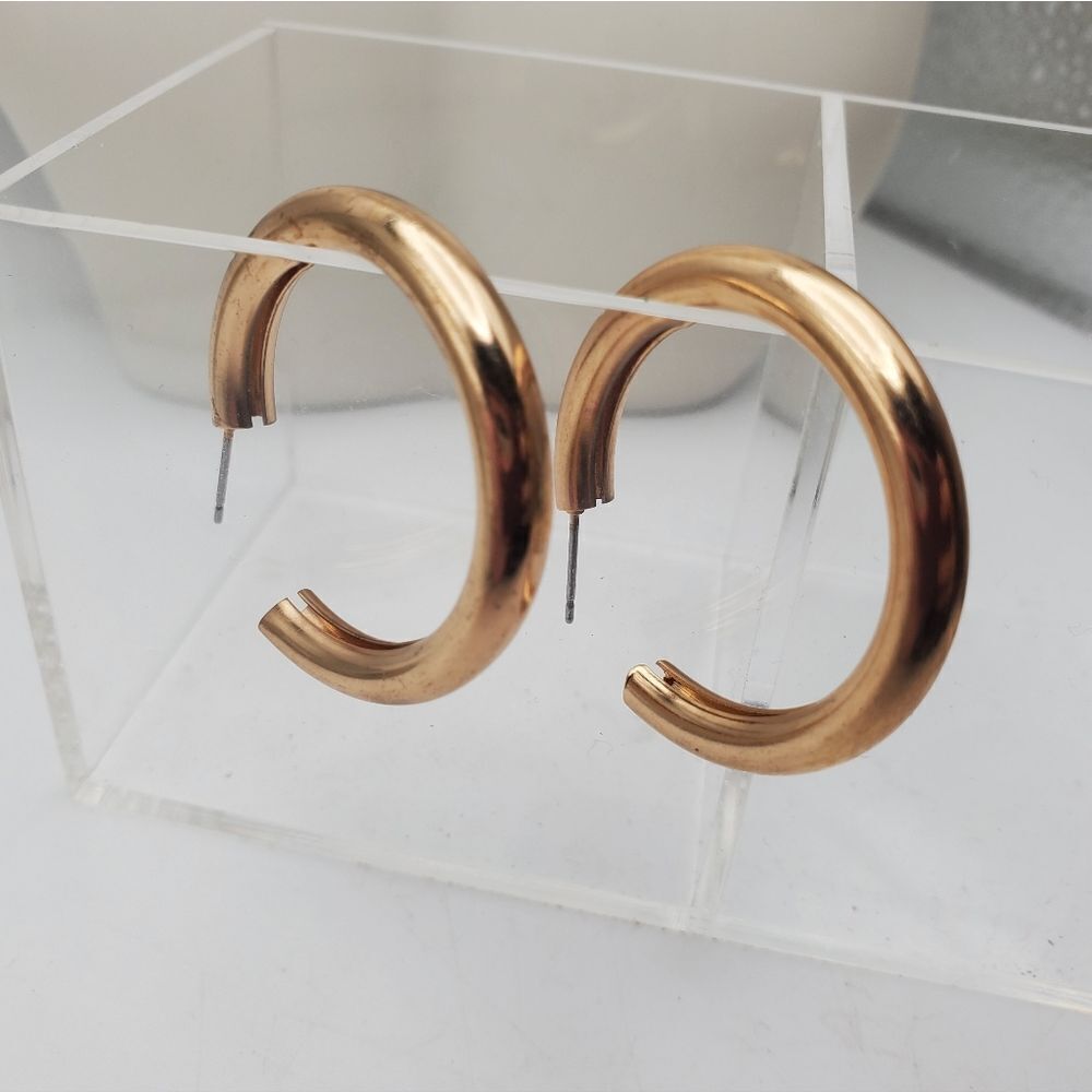 Gol toned hoop earrings